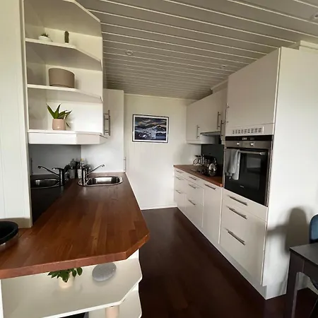 Close To The Μπόντο